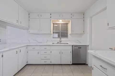 Kitchen - 1592 E Sonora Ave, Tulare, CA 93274 photo 3 of 3