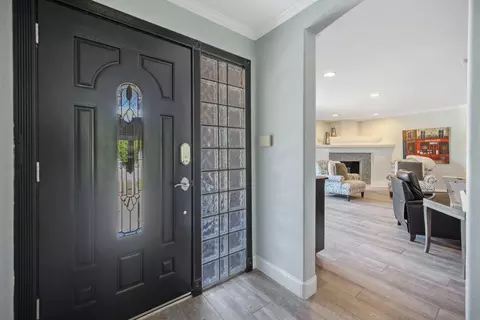 Entry Way - 3106 W Hyde Ave, Visalia, CA 93291 photo 2 of 3