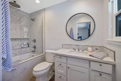 Bath - 3106 W Hyde Ave, Visalia, CA 93291 photo 1 of 5