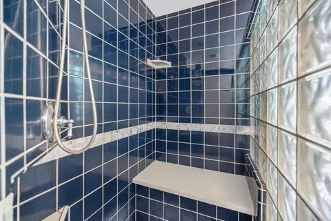 Bath - 3106 W Hyde Ave, Visalia, CA 93291 photo 5 of 5