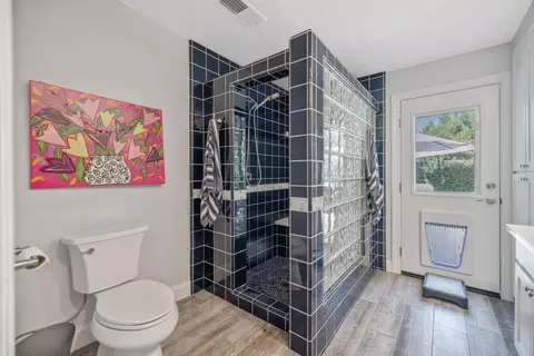 Bath - 3106 W Hyde Ave, Visalia, CA 93291 photo 4 of 5