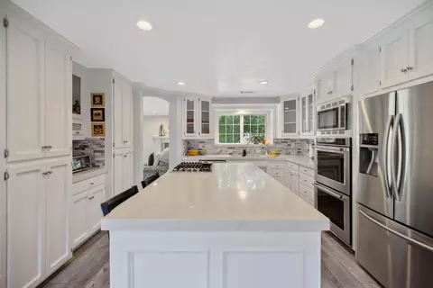 Kitchen - 3106 W Hyde Ave, Visalia, CA 93291 photo 4 of 4