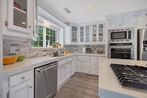 Kitchen - 3106 W Hyde Ave, Visalia, CA 93291 photo 2 of 4