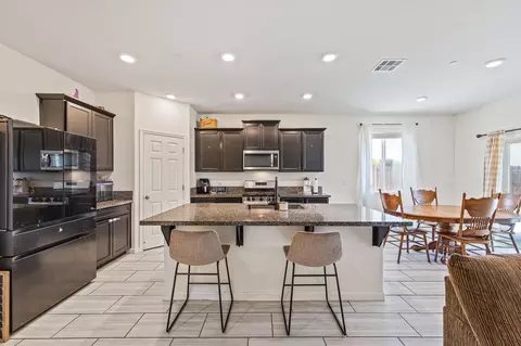 Kitchen - 3541 E Laura Ave, Visalia, CA 93292 photo 1 of 2