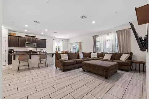 Entry Way - 3541 E Laura Ave, Visalia, CA 93292 photo 2 of 2