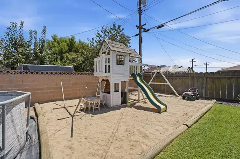 Exterior - 2027 E Ash Ave, Tulare, CA 93274 photo 13 of 17