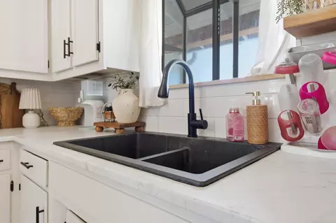 Kitchen - 2027 E Ash Ave, Tulare, CA 93274 photo 3 of 6