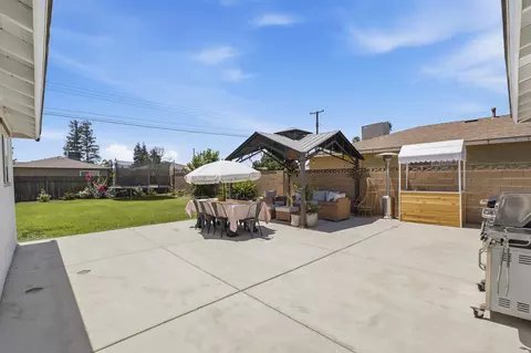 Exterior - 2027 E Ash Ave, Tulare, CA 93274 photo 6 of 17