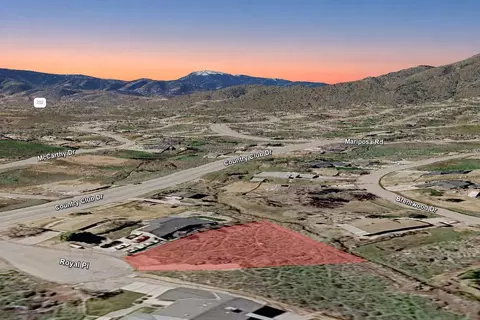22609 Royal Pl, Tehachapi, CA 93561 photo 2