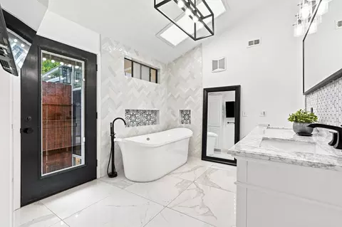 Bath - 2630 Maple Ave, Morro Bay, CA 93442 photo 4 of 5