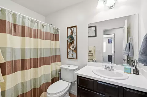 Bath - 2244 Eldridge Ave, Tulare, CA 93274 photo 1 of 4