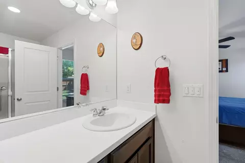 Bath - 2244 Eldridge Ave, Tulare, CA 93274 photo 4 of 4