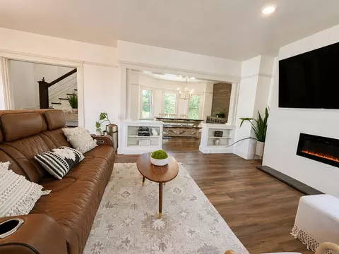 Living - 1041 S Kaweah Ave, Exeter, CA 93221 photo 2 of 2