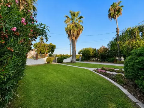 Exterior - 1041 S Kaweah Ave, Exeter, CA 93221 photo 12 of 14