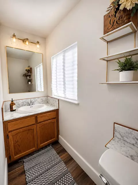 Bath - 1041 S Kaweah Ave, Exeter, CA 93221 photo 1 of 2