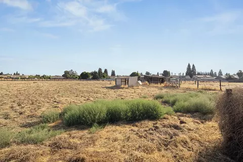 Exterior - 1240 E K Ave, Visalia, CA 93292 photo 1 of 9