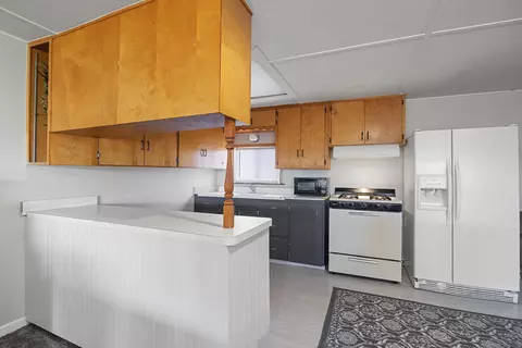 Kitchen - 1240 E K Ave, Visalia, CA 93292 photo 4 of 5