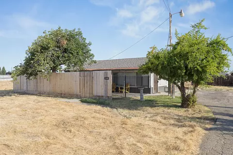 Exterior - 1240 E K Ave, Visalia, CA 93292 photo 8 of 9