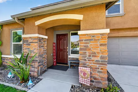 2919 N Hermosa Ct, Visalia, CA 93291