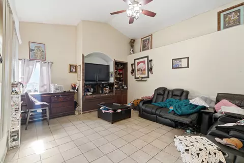 Living - 471 N Evans Rd, Tipton, CA 93272 photo 1 of 1