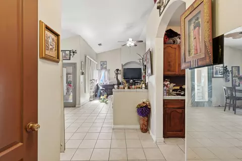 Entry Way - 471 N Evans Rd, Tipton, CA 93272 photo 1 of 2