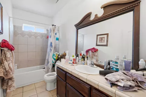 Bath - 471 N Evans Rd, Tipton, CA 93272 photo 2 of 2