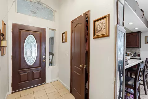 Entry Way - 471 N Evans Rd, Tipton, CA 93272 photo 2 of 2