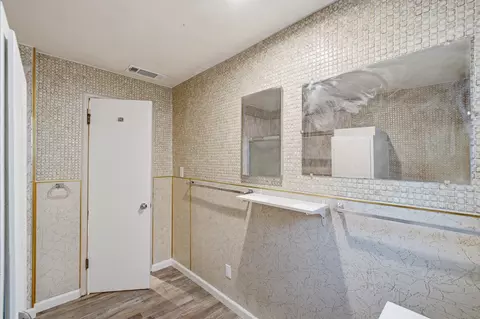 Bath - 1707 7th Ave, Corcoran, CA 93212 photo 2 of 3