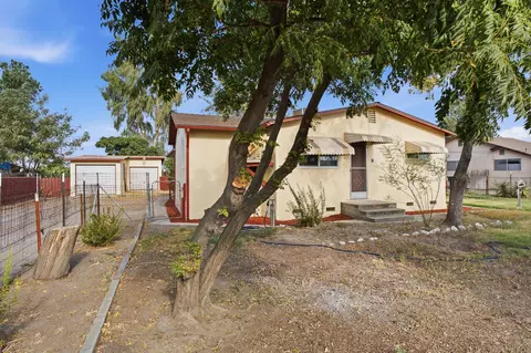 Exterior - 1707 7th Ave, Corcoran, CA 93212 photo 3 of 12