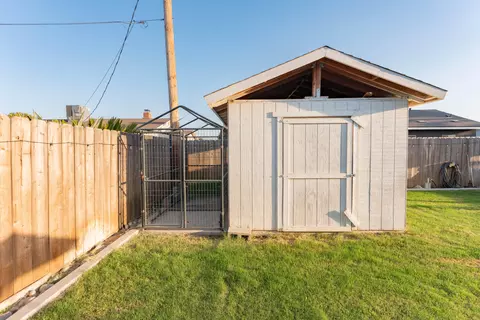Exterior - 285 E Cortner St, Hanford, CA 93230 photo 10 of 12