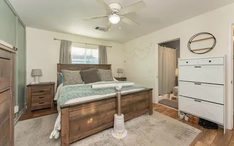 Bedroom - 285 E Cortner St, Hanford, CA 93230 photo 2 of 6