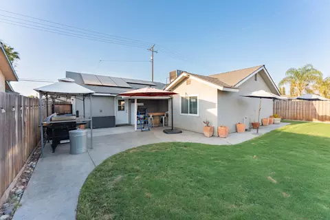 Exterior - 285 E Cortner St, Hanford, CA 93230 photo 8 of 12