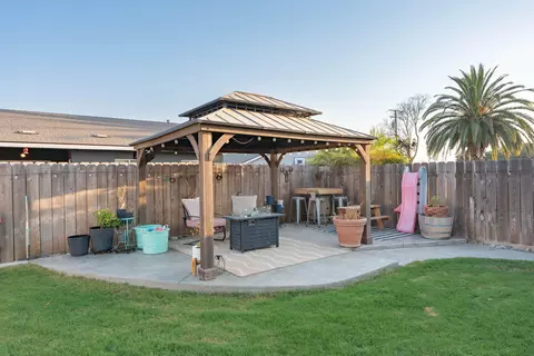 Exterior - 285 E Cortner St, Hanford, CA 93230 photo 9 of 12