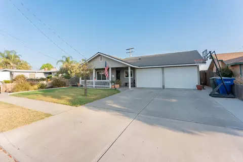 Exterior - 285 E Cortner St, Hanford, CA 93230 photo 2 of 12