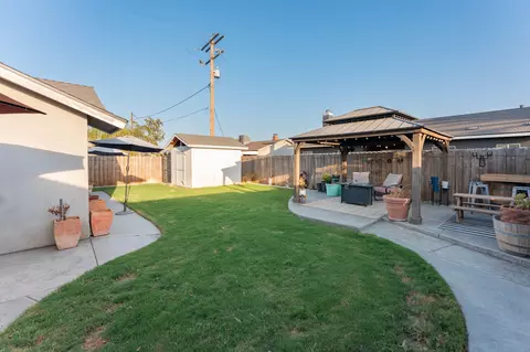 Exterior - 285 E Cortner St, Hanford, CA 93230 photo 7 of 12