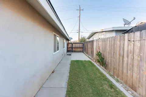 Exterior - 285 E Cortner St, Hanford, CA 93230 photo 11 of 12