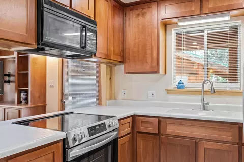 Kitchen - 57716 Fox Dr, Springville, CA 93265 photo 4 of 7