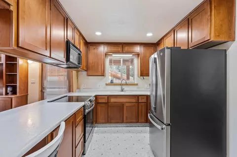 Kitchen - 57716 Fox Dr, Springville, CA 93265 photo 3 of 7