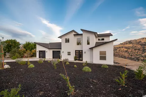 Exterior - 556 High Sierra Dr, Exeter, CA 93221 photo 8 of 19
