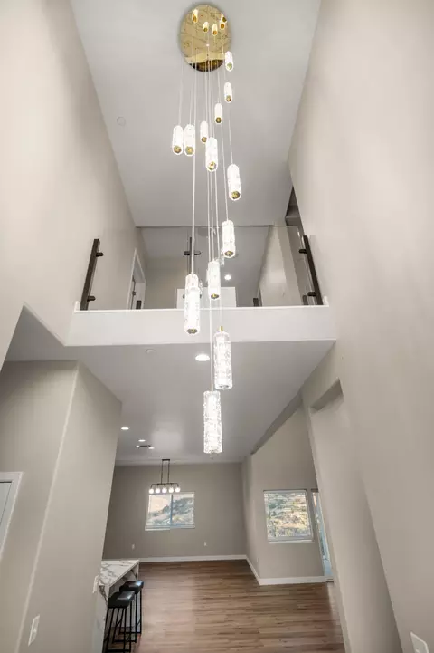 Entry Way - 556 High Sierra Dr, Exeter, CA 93221 photo 5 of 17