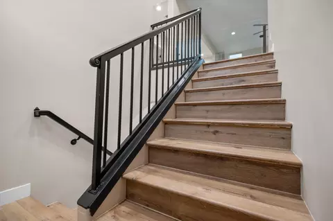 Entry Way - 556 High Sierra Dr, Exeter, CA 93221 photo 12 of 17