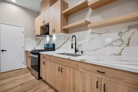 Kitchen - 556 High Sierra Dr, Exeter, CA 93221 photo 3 of 5