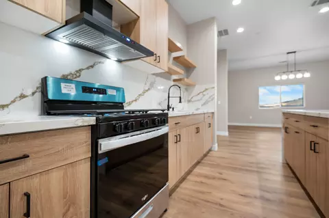 Kitchen - 556 High Sierra Dr, Exeter, CA 93221 photo 4 of 5