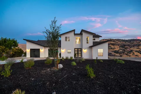 Exterior - 556 High Sierra Dr, Exeter, CA 93221 photo 15 of 19