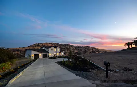 Exterior - 556 High Sierra Dr, Exeter, CA 93221 photo 16 of 19
