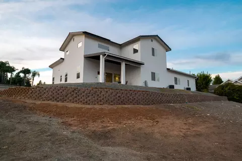 Exterior - 556 High Sierra Dr, Exeter, CA 93221 photo 10 of 19