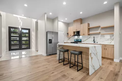 Entry Way - 556 High Sierra Dr, Exeter, CA 93221 photo 1 of 17