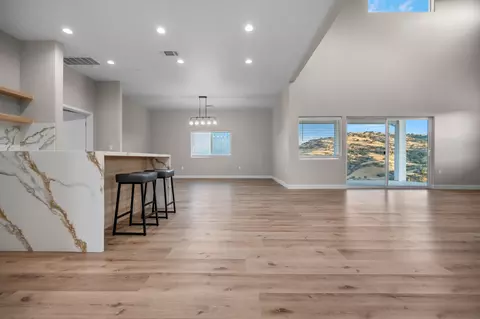 Living - 556 High Sierra Dr, Exeter, CA 93221 photo 1 of 11