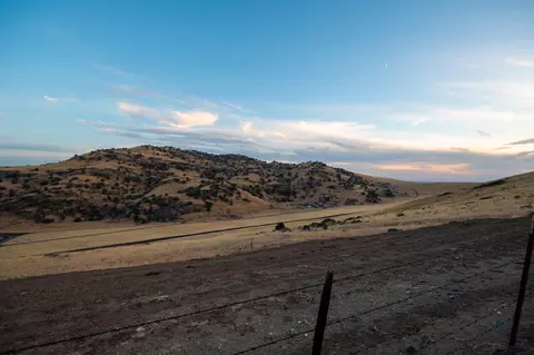 Exterior - 556 High Sierra Dr, Exeter, CA 93221 photo 11 of 19
