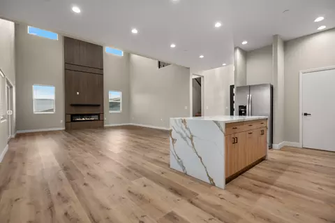 Living - 556 High Sierra Dr, Exeter, CA 93221 photo 10 of 11